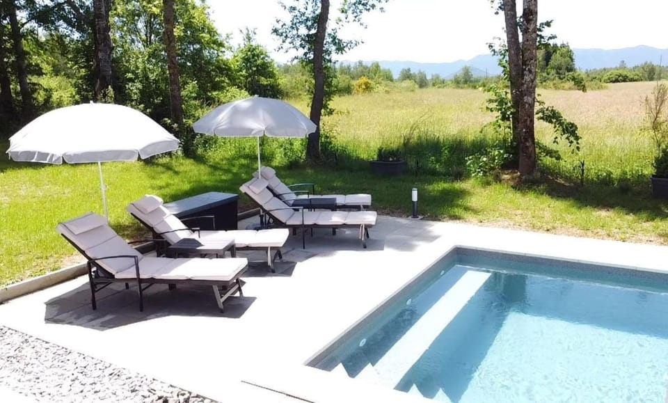 Garden view, Mountain view, Pool view, Swimming pool, sunbed