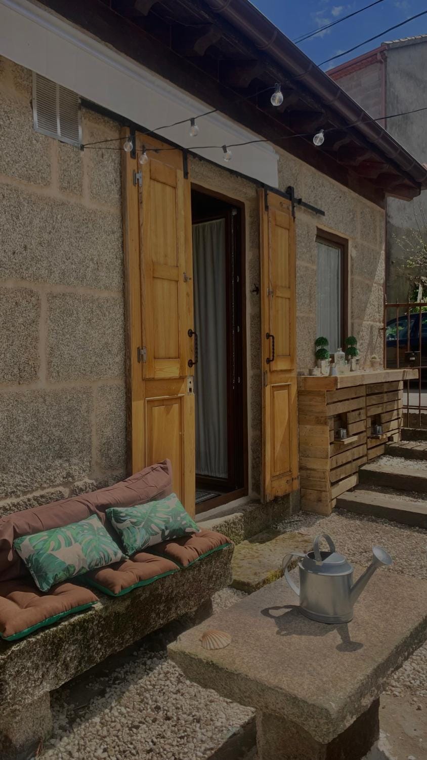 Property building, Patio, Day, Balcony/Terrace, Seating area