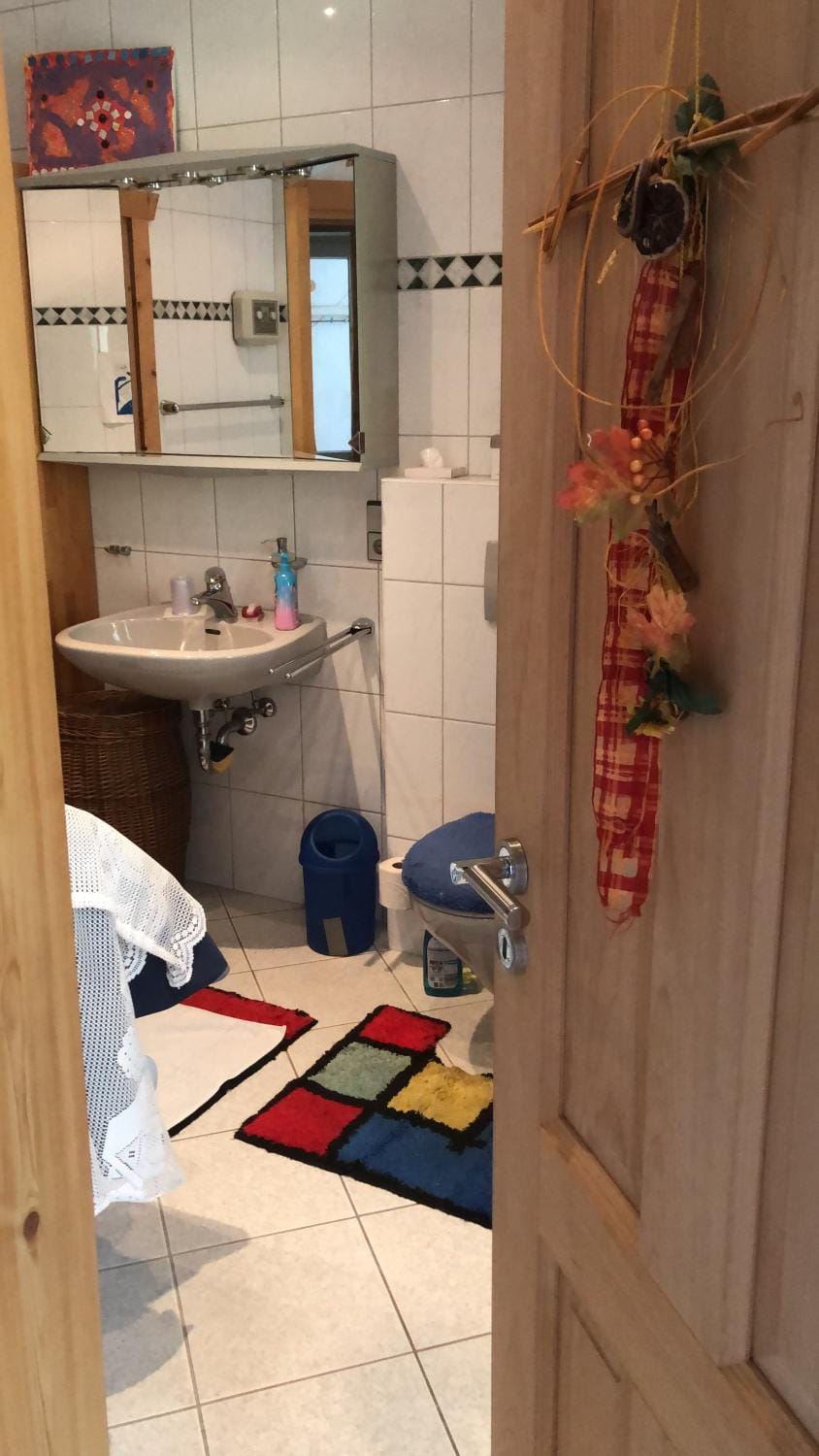 Doppelzimmer mit Terrasse zum Garten, ruhig, Weinbergsblick, zusätzliches Kinderzimmer anbei möglich Vacation rental in Koblenz