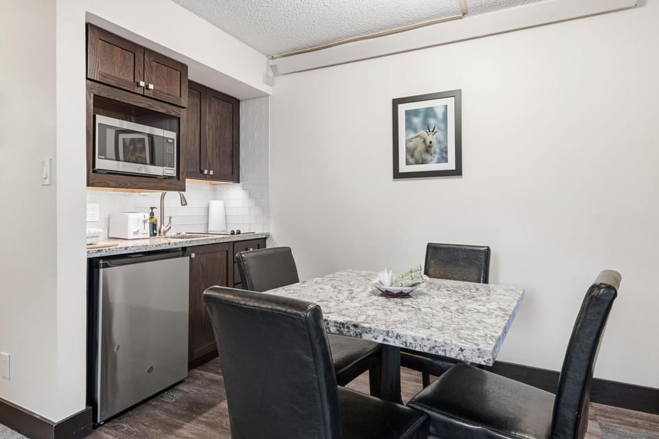 Lift House Lodge, Boutique Premium Studio Condo Apartment in Vail