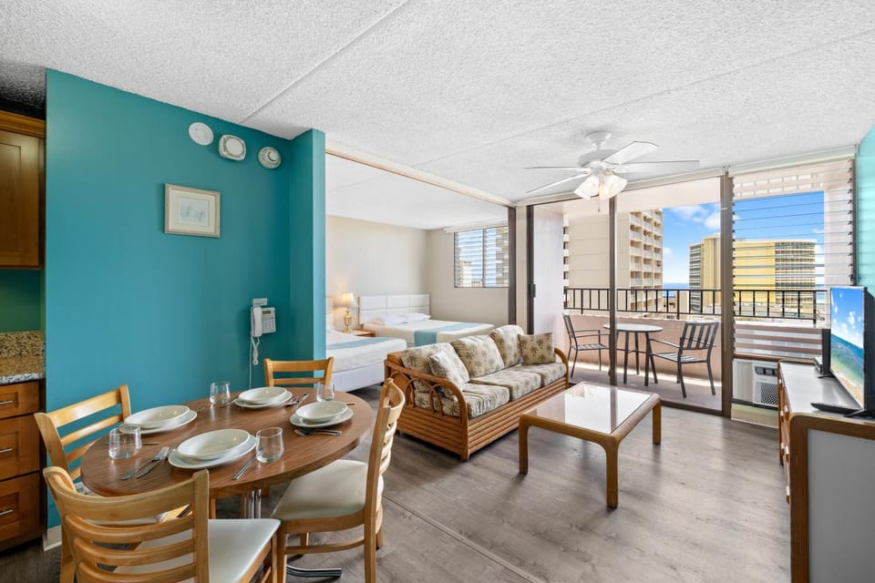 Balcony/Terrace, Living room, Seating area, Dining area