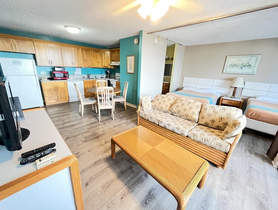 TV and multimedia, Kitchen or kitchenette, Living room, Dining area, minibar
