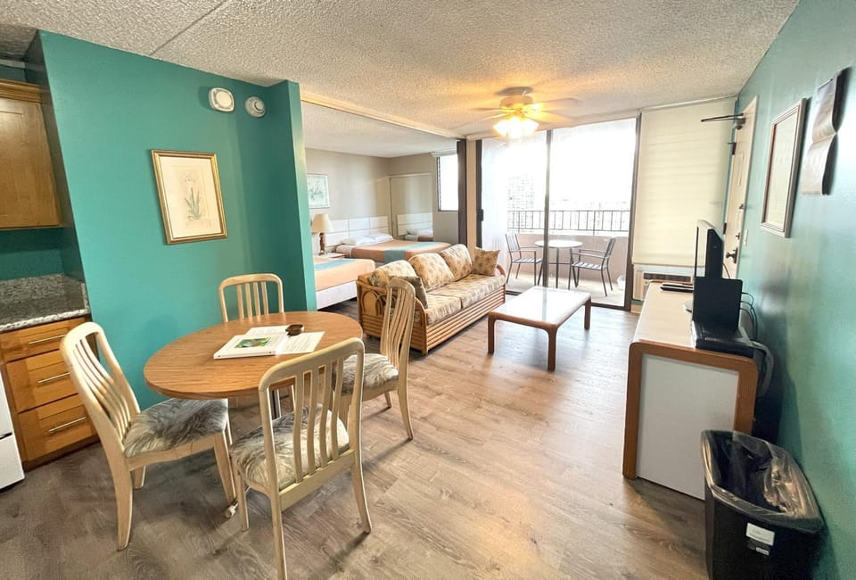 TV and multimedia, Kitchen or kitchenette, Living room