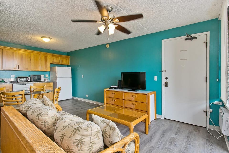 TV and multimedia, Living room, Dining area, fireplace