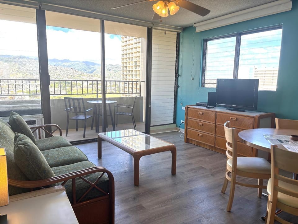 TV and multimedia, Living room, Dining area
