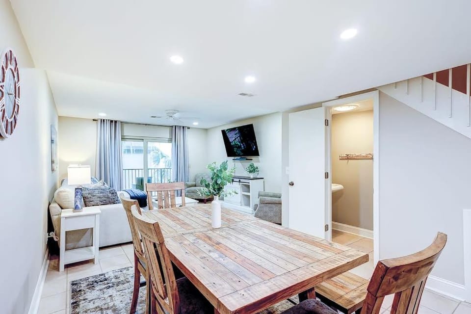 Surf Court Villas 5 Villa in South Forest Beach
