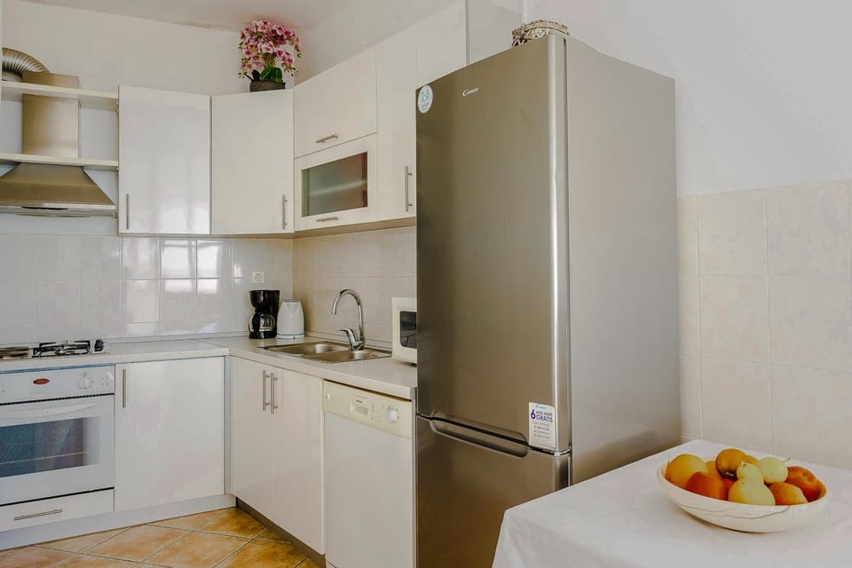 Kitchen or kitchenette, Food and drinks, Food, dishwasher, minibar, pet friendly, stove, toaster