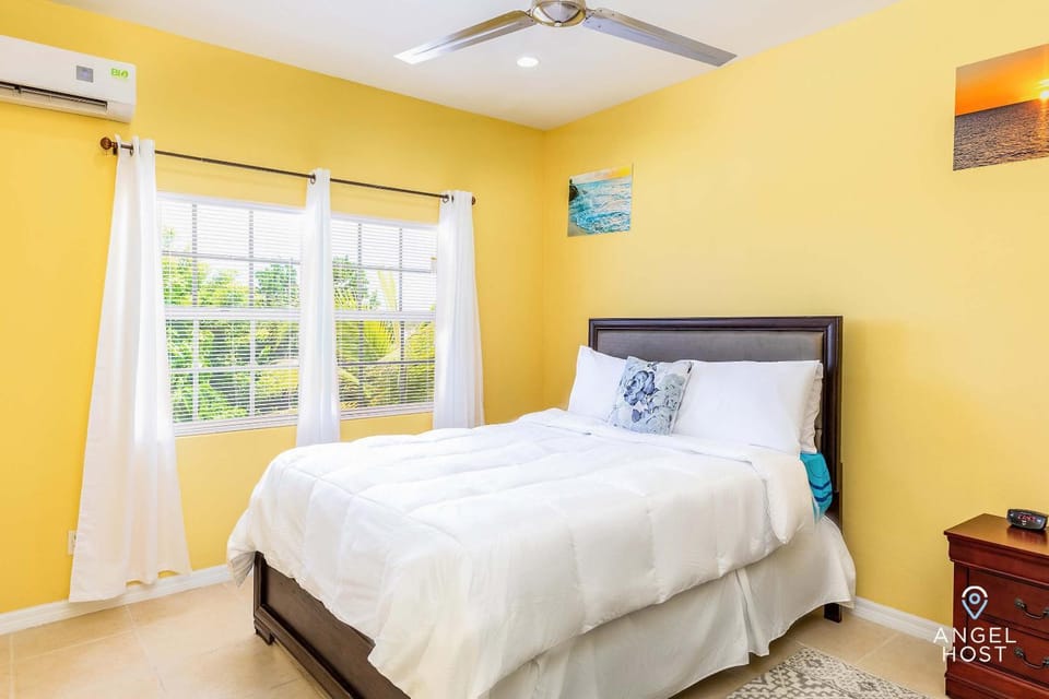 Bed, Photo of the whole room, Bedroom, air conditioner
