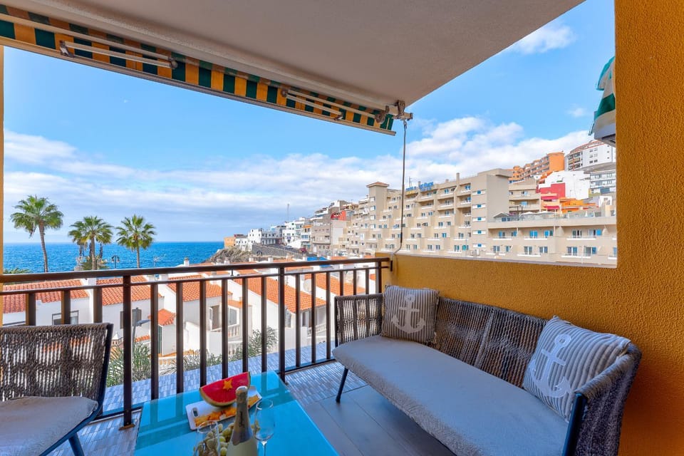 Natural landscape, View (from property/room), Balcony/Terrace, Seating area, Sea view