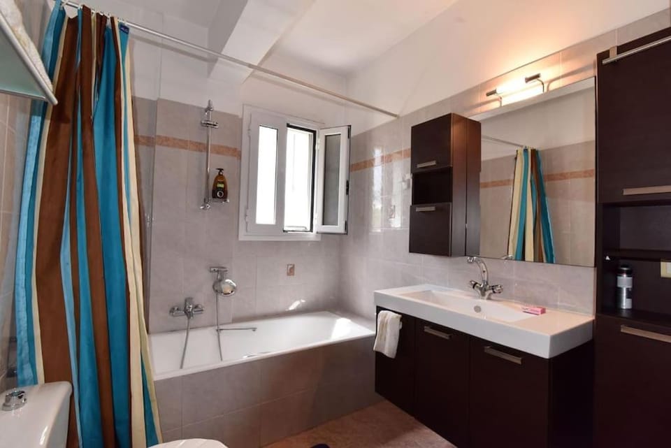 Bathroom, Bath, towels