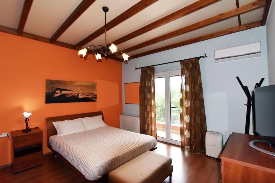 TV and multimedia, Photo of the whole room, Bedroom, air conditioner
