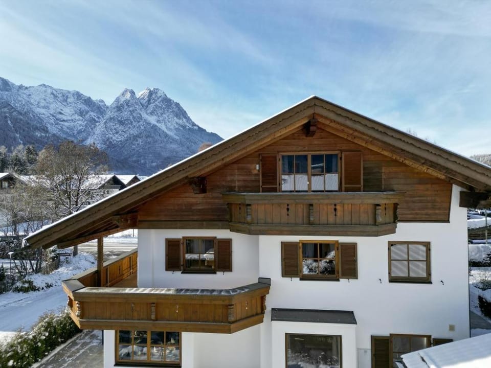 Ferienhaus Die 12 mit 4 Schlafzimmern in Garmisch House in Garmisch-Partenkirchen
