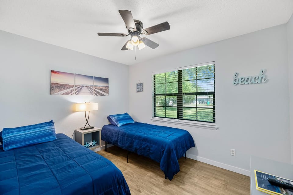 Bed, TV and multimedia, Bedroom, wardrobe