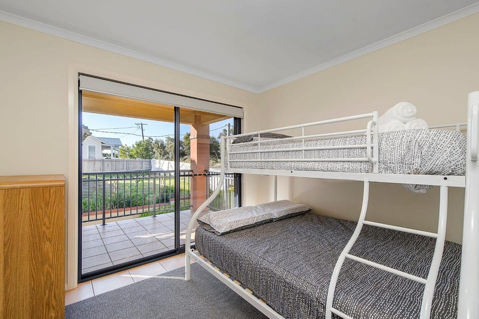 Bed, Photo of the whole room, Bedroom, bunk bed