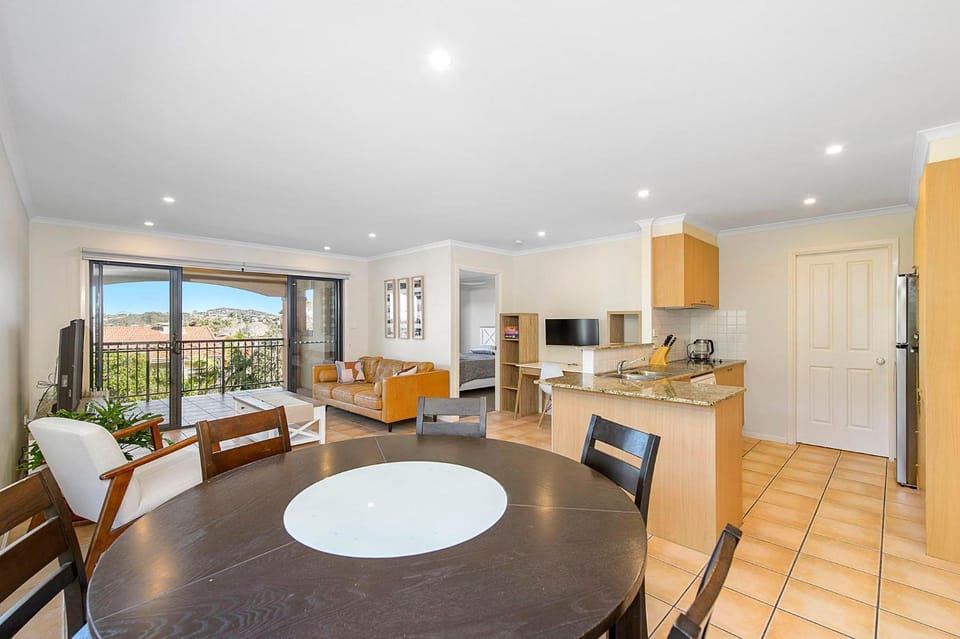 Kitchen or kitchenette, Living room, Seating area