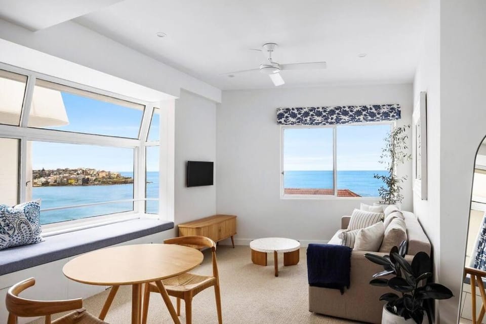 Living room, Dining area, Beach, Sea view