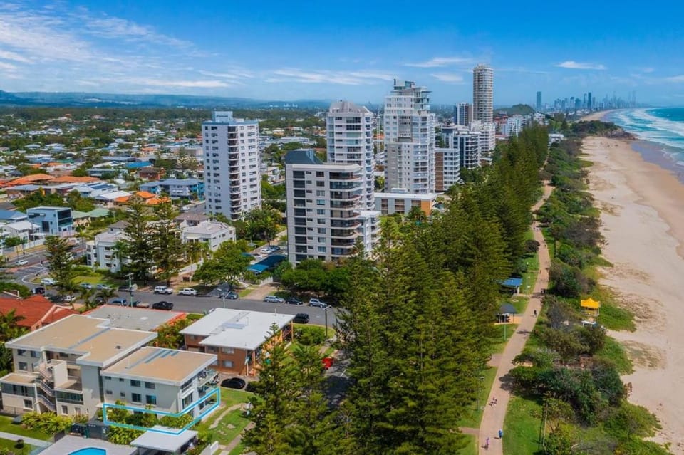 Steps to Sand Chic Renovated 2BR Beach Apt Apartment in Burleigh Heads