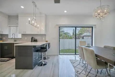 Kitchen or kitchenette, Dining area