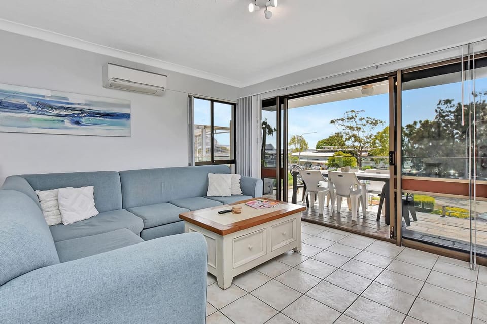 Balcony/Terrace, Living room, Seating area, air conditioner