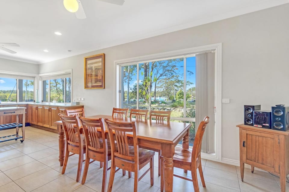 Deep Water Paradise-130m to Huskisson boat ramp House in Woollamia