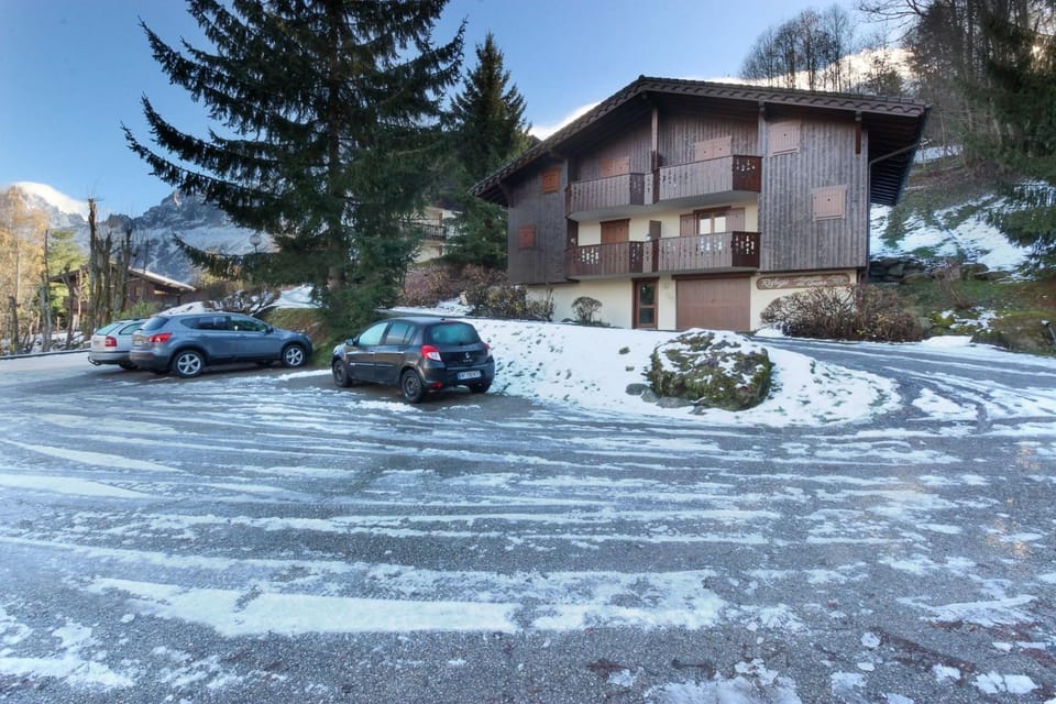 Property building, Facade/entrance, Off site