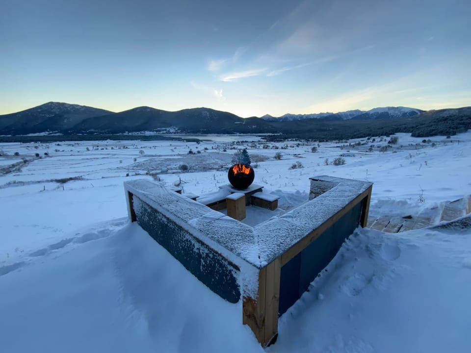 Nearby landmark, Natural landscape, Winter, Mountain view
