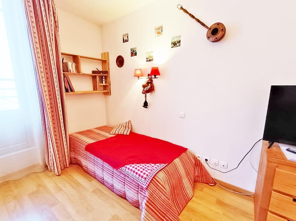 Bed, TV and multimedia