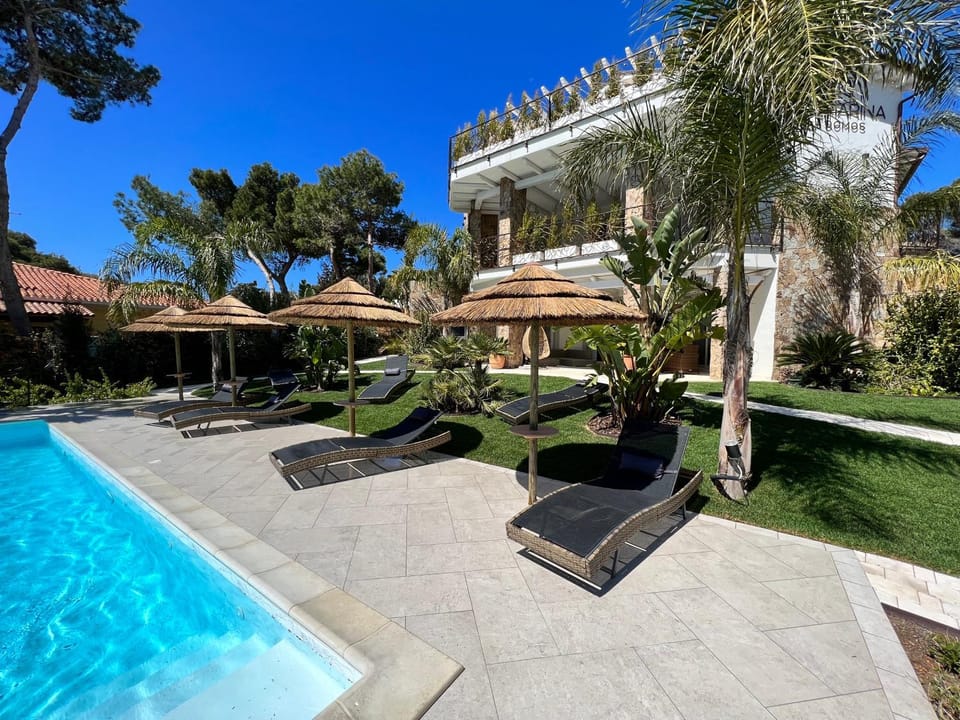 Property building, Garden, Garden view, Pool view, Swimming pool