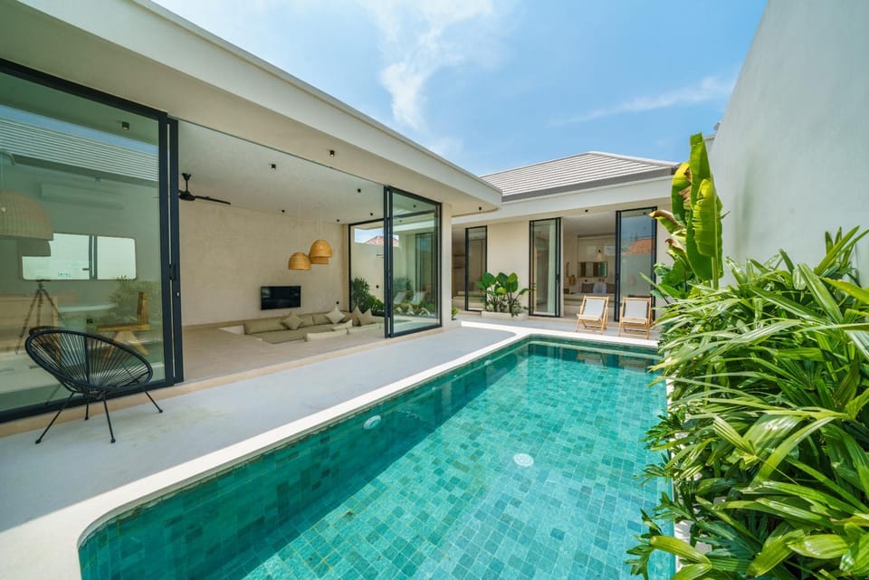 Property building, Day, Garden, Garden view, Pool view, Swimming pool, Swimming pool