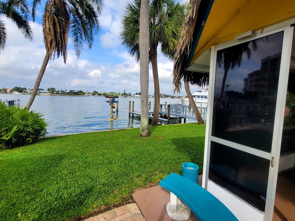 Searenity, Waterside studio in the heart of Treasure Island, walk to beach Apartment hotel in Treasure Island