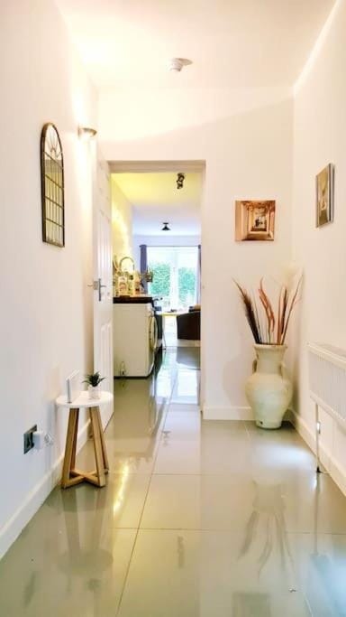 Spacious two bedroom, two bathroom Beach Nest with garden Apartment in Hastings