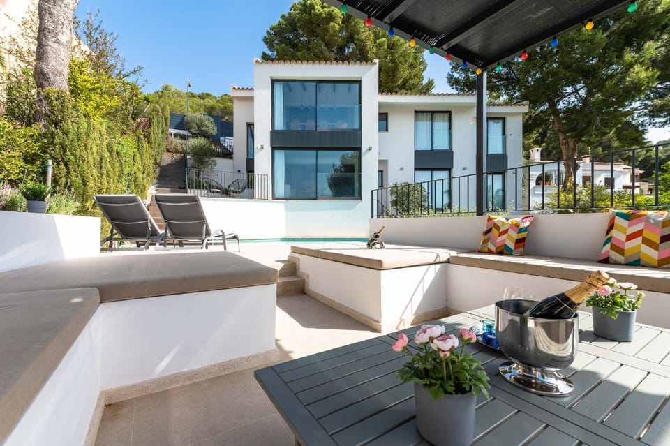 Property building, Day, Garden, View (from property/room), Balcony/Terrace, Seating area, Garden view, sunbed