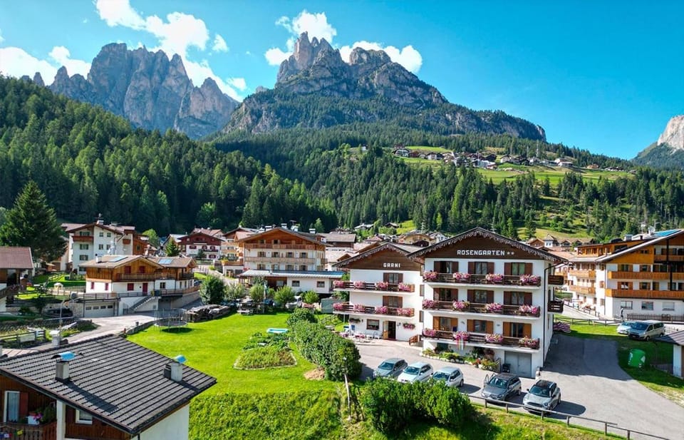 Property building, Bird's eye view, Mountain view