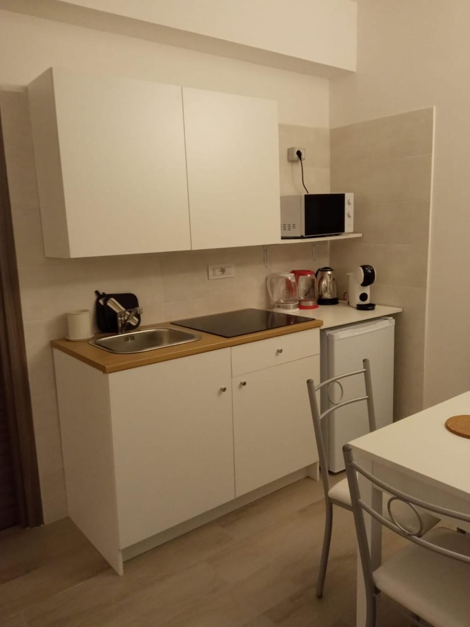 Communal kitchen, Internal: Not applicable to any particular room