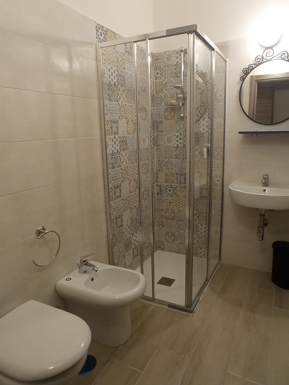 Shower, Toilet, bidet