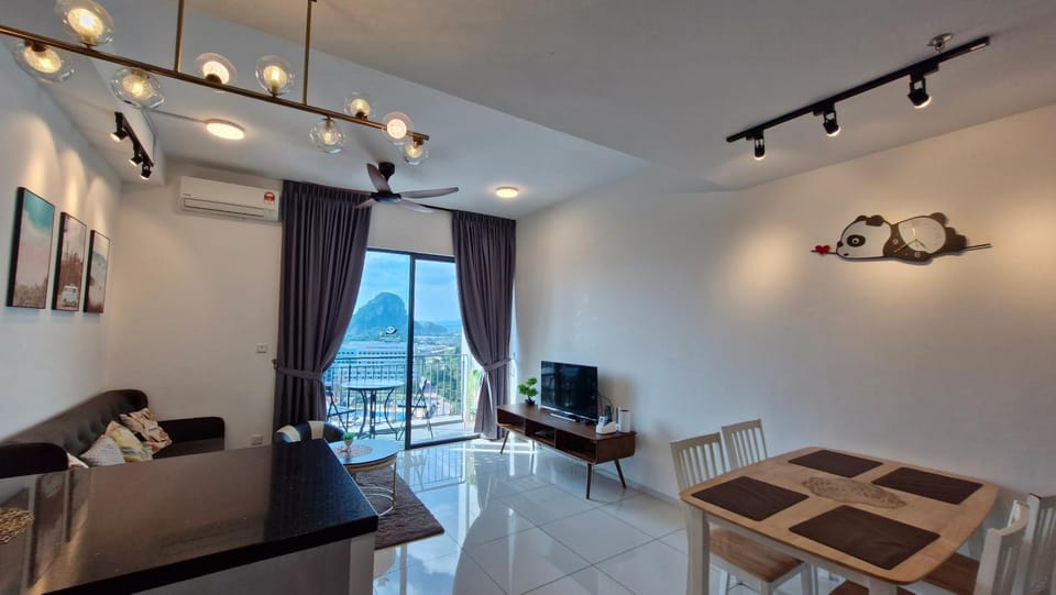 Balcony/Terrace, Living room, Decorative detail, Dining area, City view