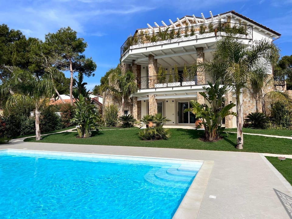 Property building, Swimming pool