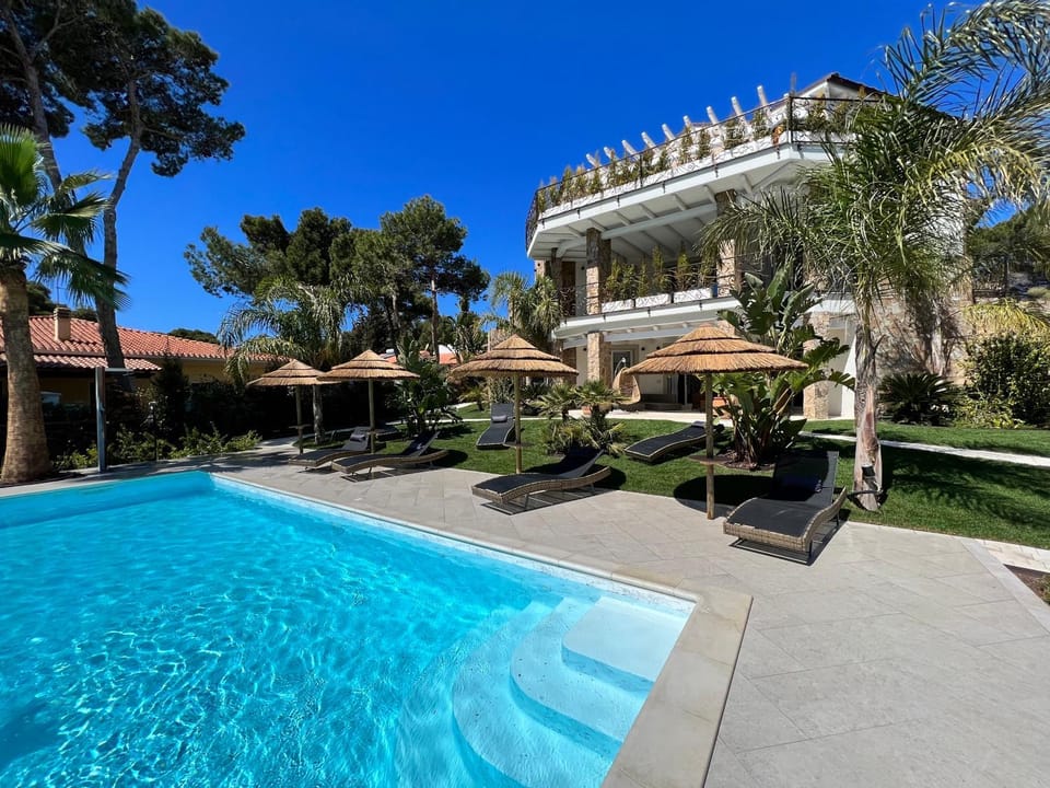 Property building, Swimming pool