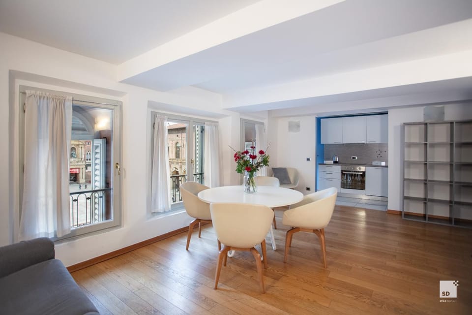 View (from property/room), Kitchen or kitchenette, Living room, Seating area, Dining area, City view, City view