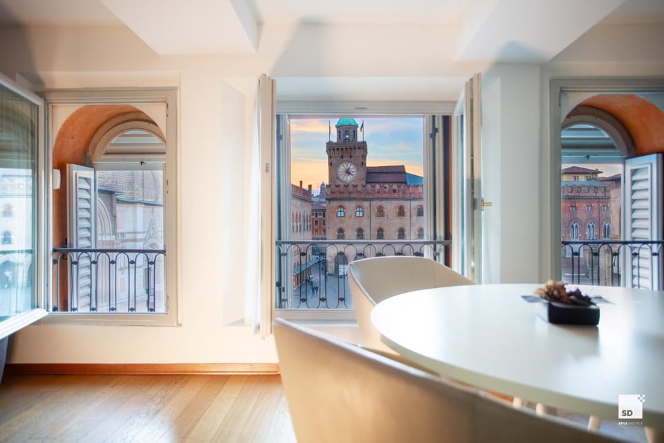 View (from property/room), Balcony/Terrace, City view