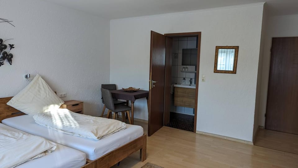 Bed, Seating area