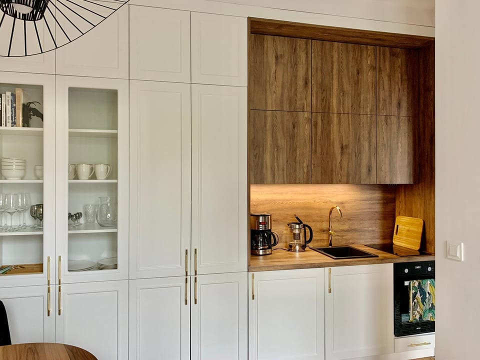 Coffee/tea facilities, Kitchen or kitchenette, minibar, stove