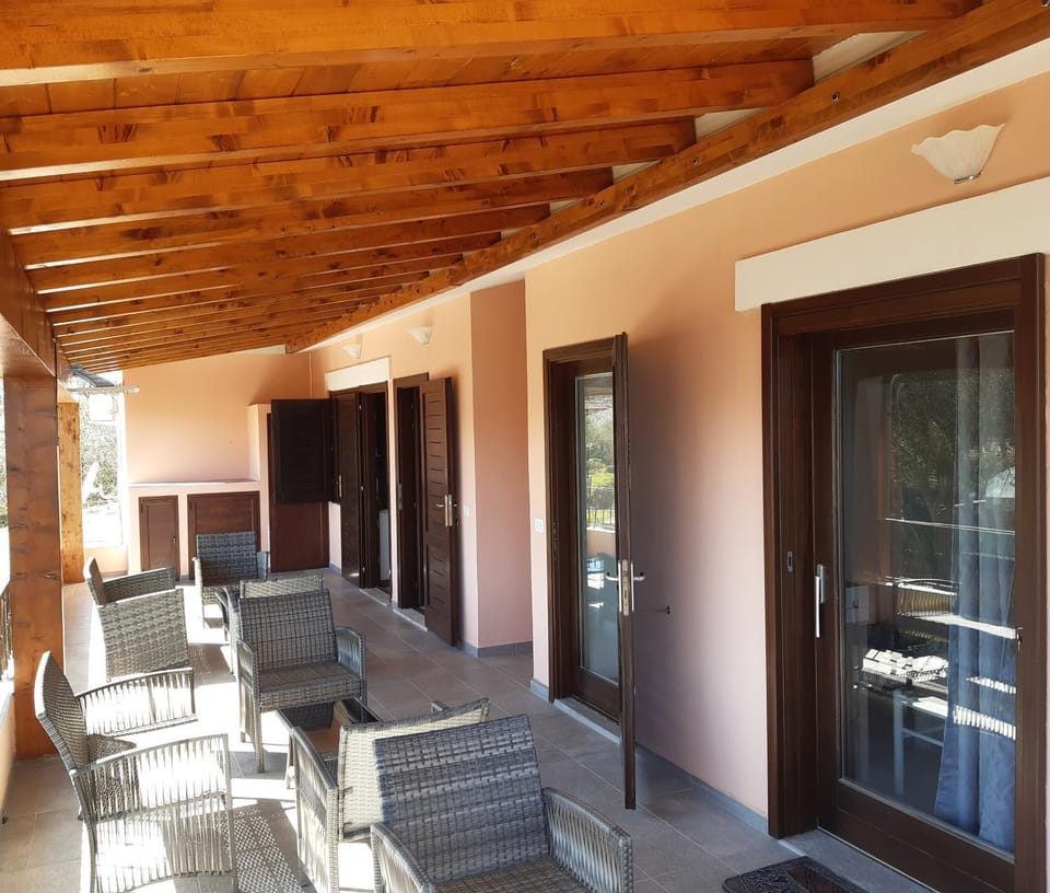 Property building, Balcony/Terrace, Balcony/Terrace