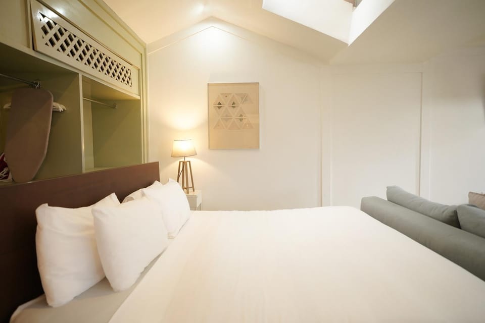 Bed, Photo of the whole room, Bedroom, air conditioner