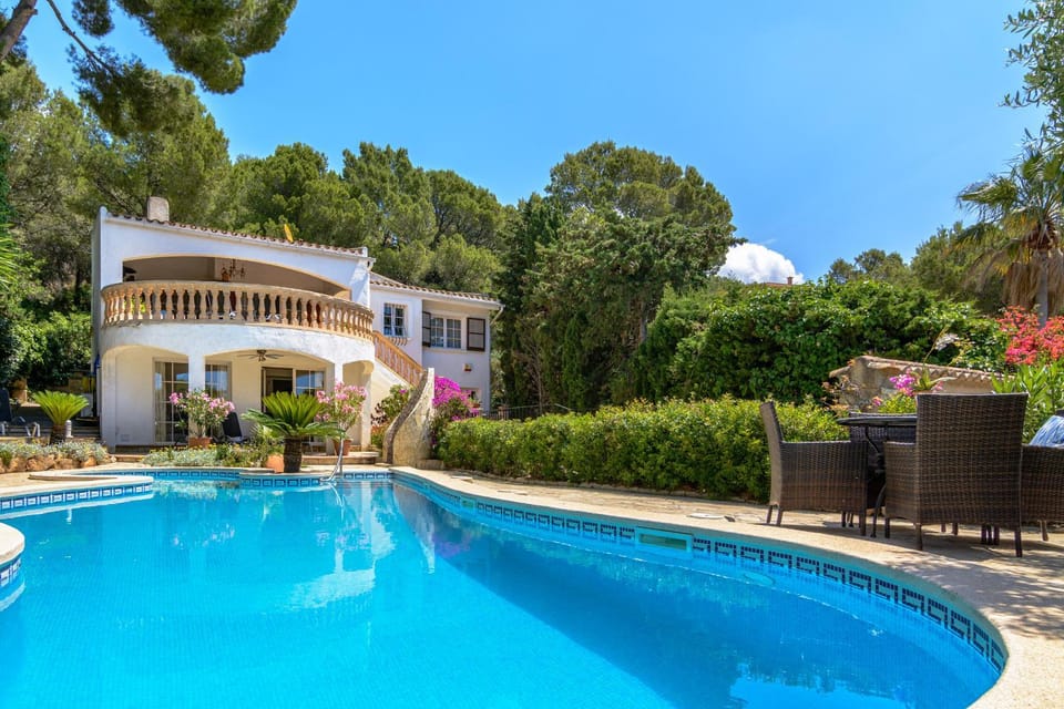 Property building, Garden, Swimming pool