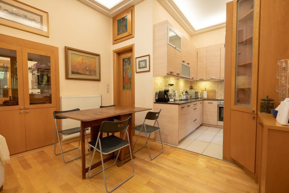 Dining area, kitchen