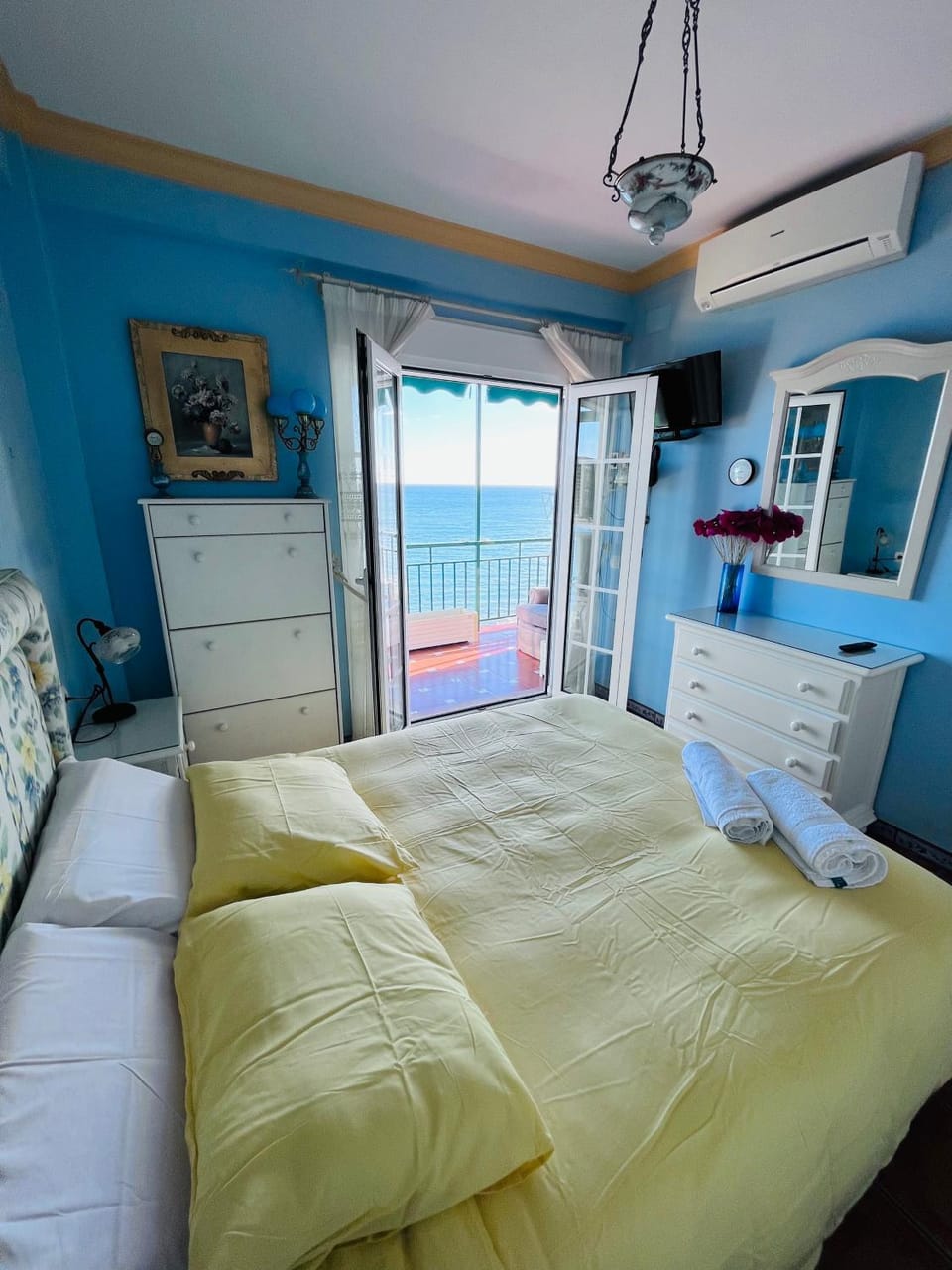 Bed, TV and multimedia, Photo of the whole room, Bedroom, air conditioner