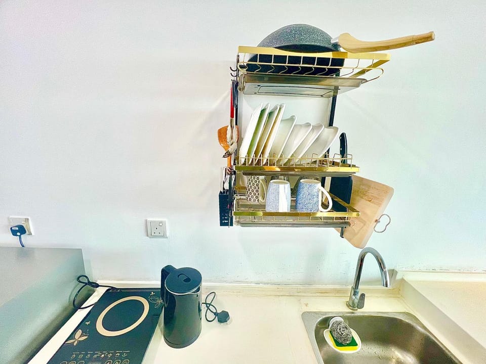 F 1-5 Pax 3bed Cozy Home Studio Trefoil Setia Alam WIFI & TV Apartment in Selangor, Malaysia