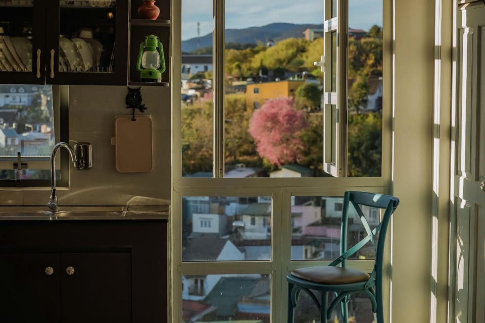 Natural landscape, Kitchen or kitchenette, Dining area, Garden view, Mountain view