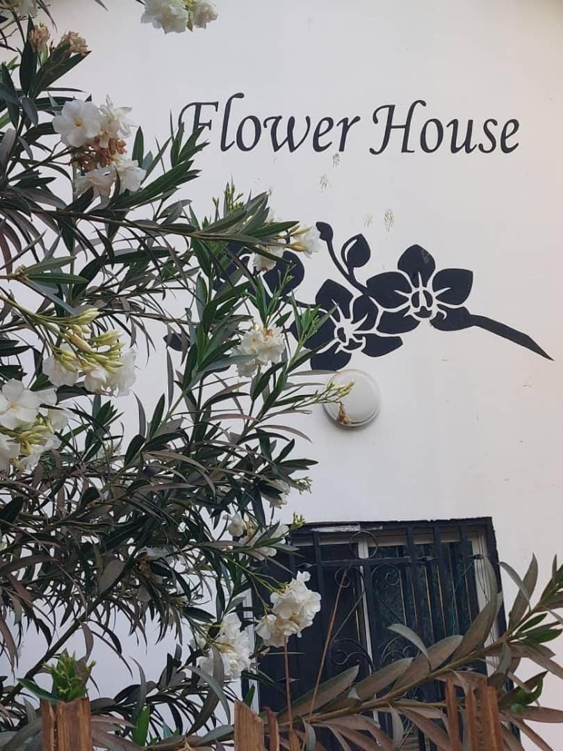 flowerhouse Sukuta Gambia House in Senegal